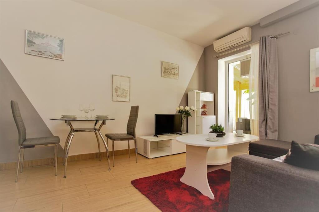 Apartman Den,rovinj Oaza U Centru Grada I Besplatnim Parkingom Apartma
